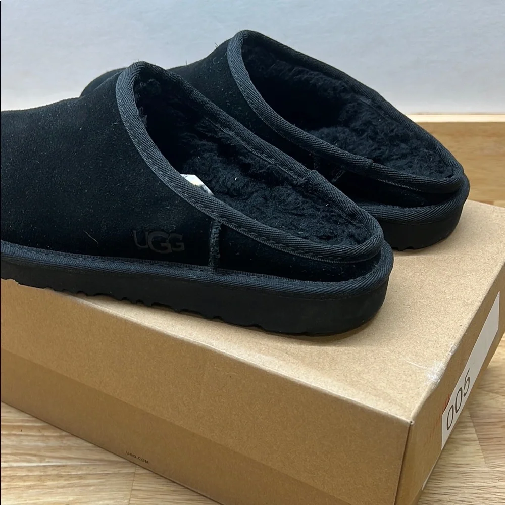 UGG 4 Youth‎ Kids Classic Slip On Black Suede Slippers